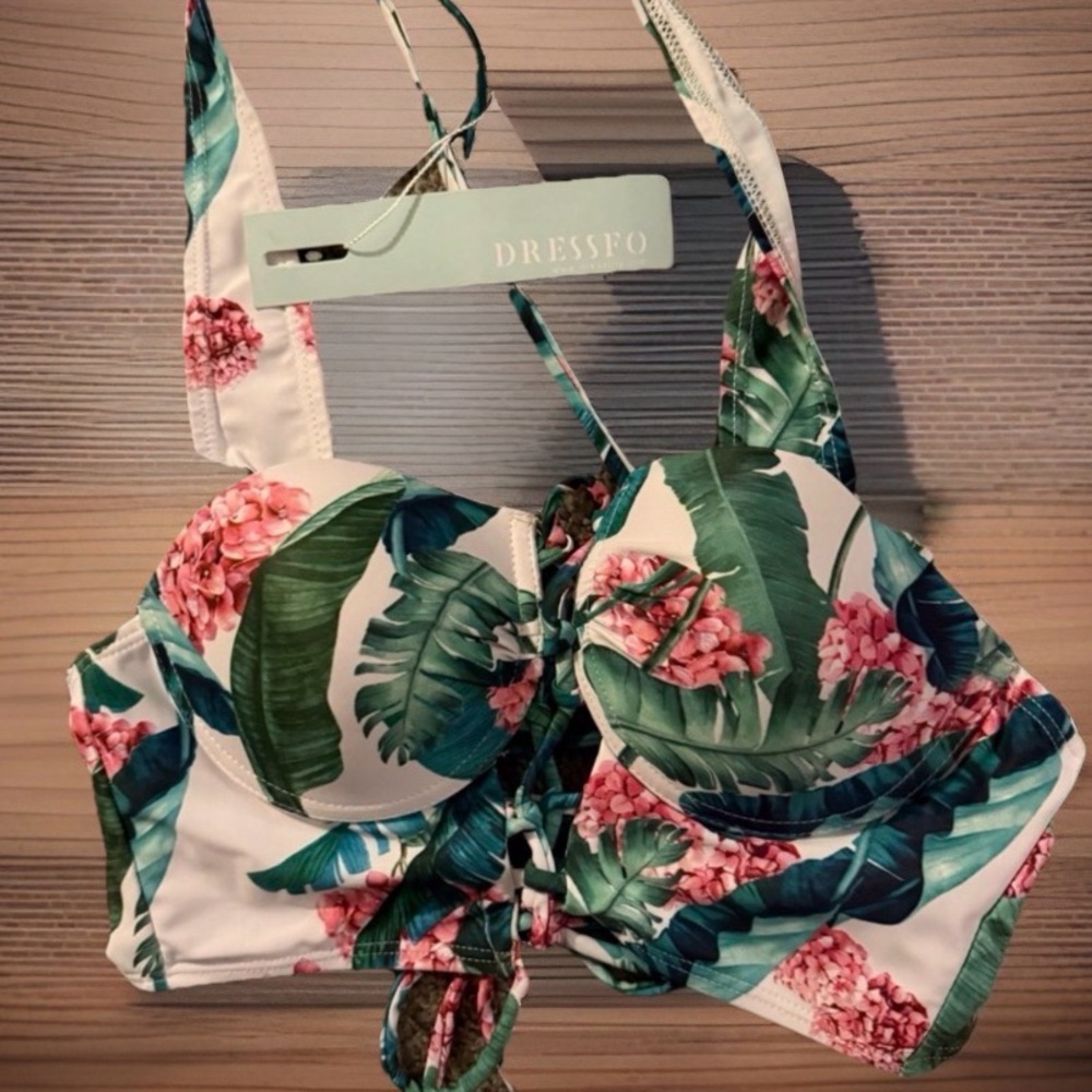 NWT Dressfo Tropical Floral Bikini Top